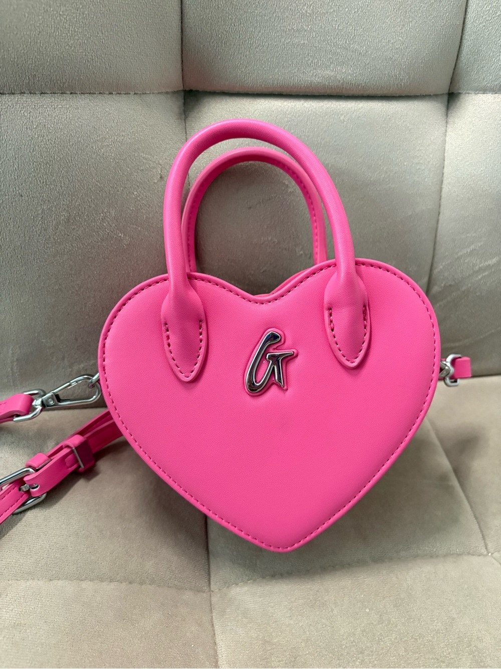 Stylish Heart-Shaped Pink Crossbody Bag with Top Handles